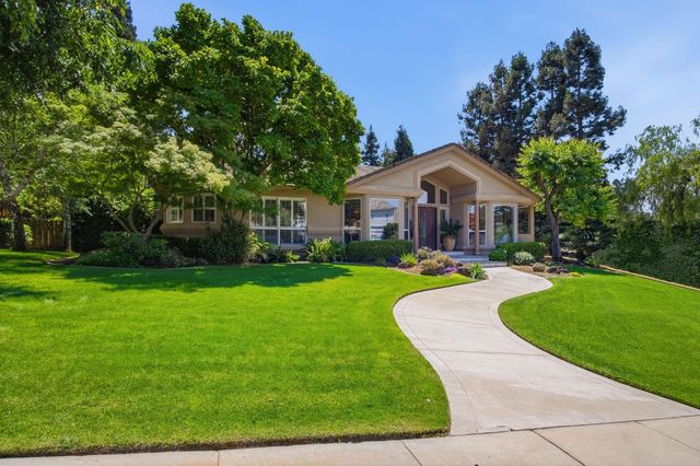 10236 Whitetail Dr, Oakdale, CA 95361