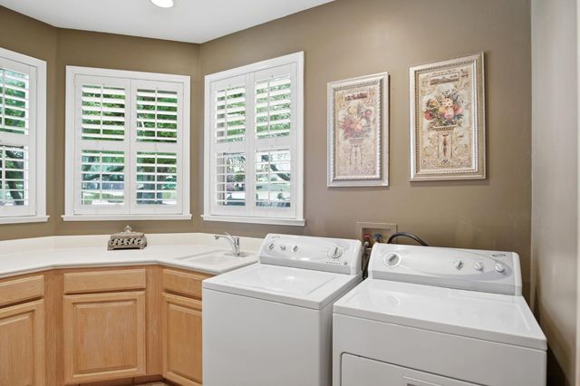 10236 Whitetail Dr, Oakdale, CA 95361