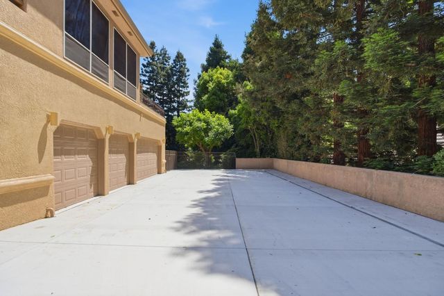 10236 Whitetail Dr, Oakdale, CA 95361
