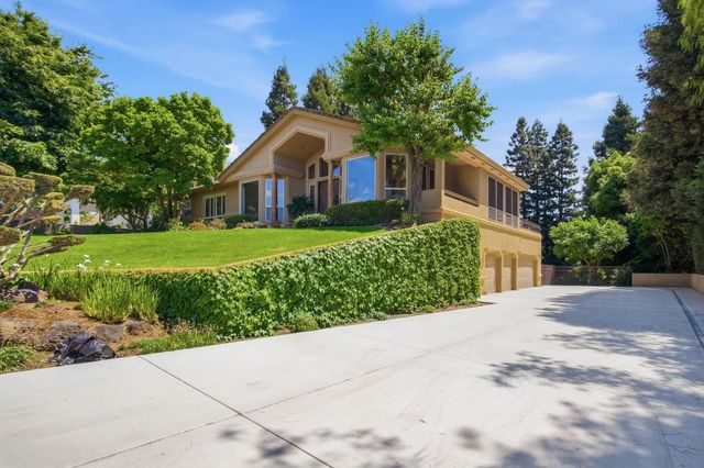 10236 Whitetail Dr, Oakdale, CA 95361