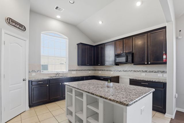 4522 Crescent Lake Circle, Baytown, TX 77521