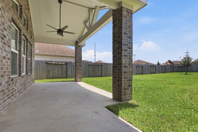 4522 Crescent Lake Circle, Baytown, TX 77521