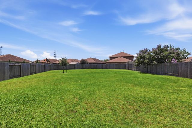 4522 Crescent Lake Circle, Baytown, TX 77521