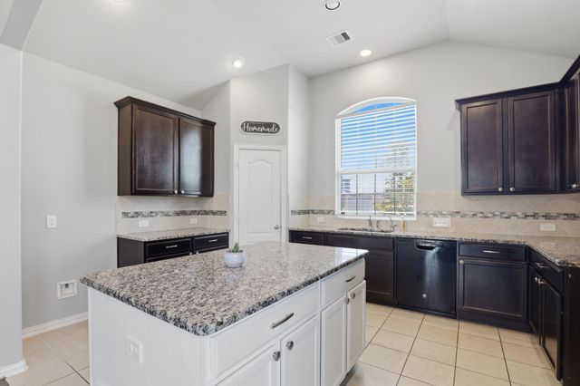 4522 Crescent Lake Circle, Baytown, TX 77521