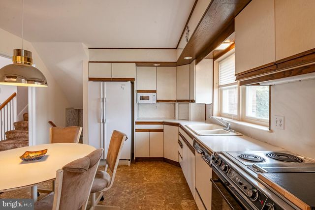 2405 GARDEN LN, Reading, PA 19609