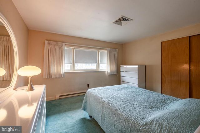 2405 GARDEN LN, Reading, PA 19609