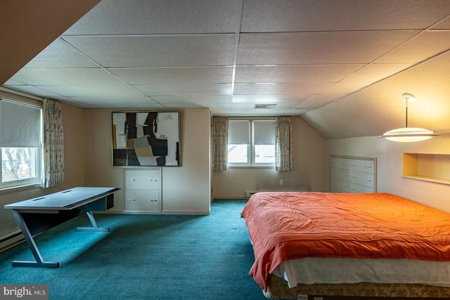 2405 GARDEN LN, Reading, PA 19609