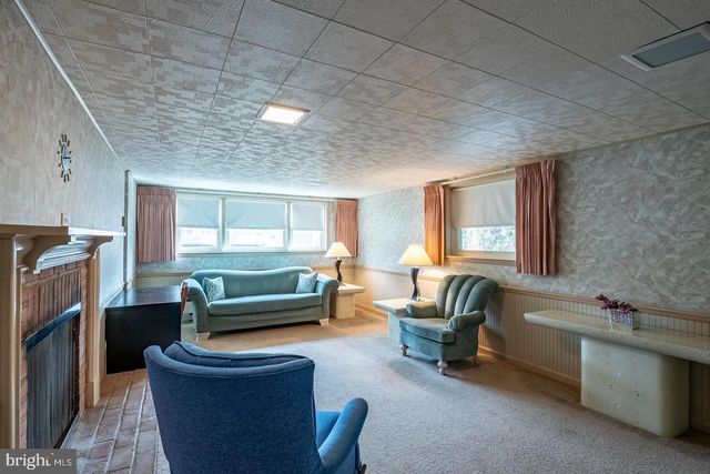 2405 GARDEN LN, Reading, PA 19609