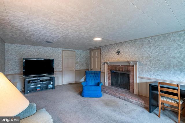 2405 GARDEN LN, Reading, PA 19609