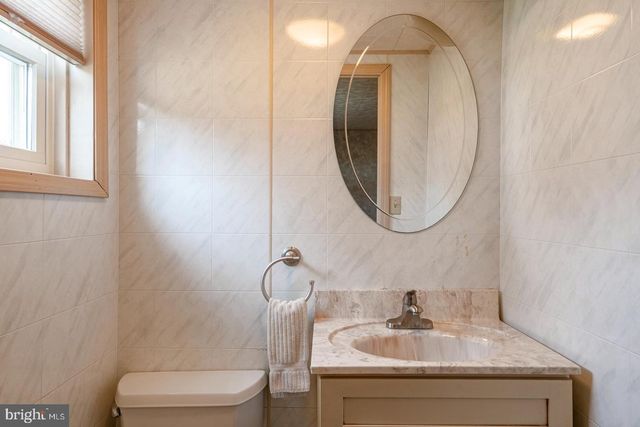 2405 GARDEN LN, Reading, PA 19609