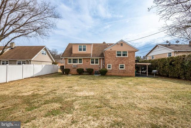 2405 GARDEN LN, Reading, PA 19609