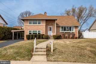 2405 GARDEN LN, Reading, PA 19609