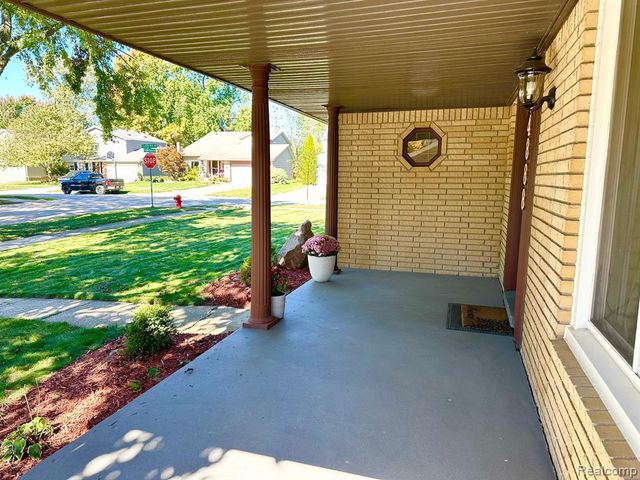 24888 Apple Crest Drive, Novi, MI 48375