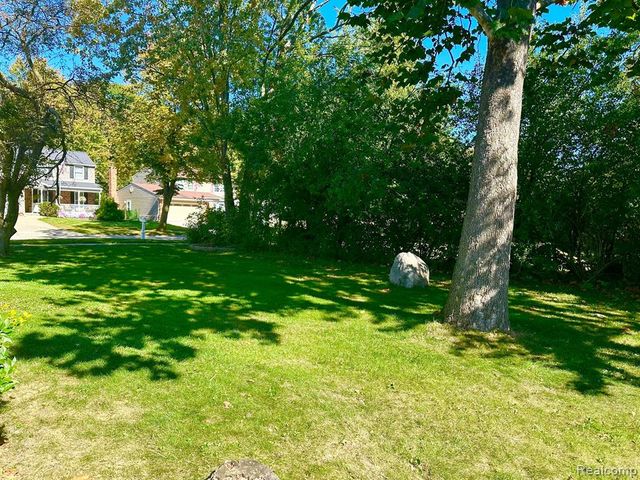 24888 Apple Crest Drive, Novi, MI 48375