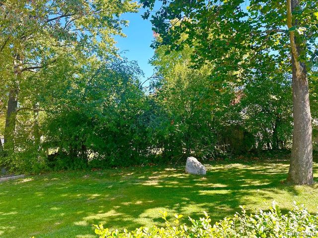 24888 Apple Crest Drive, Novi, MI 48375