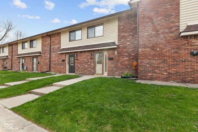 968 Greenwood Trail W, Greenwood, IN 46142