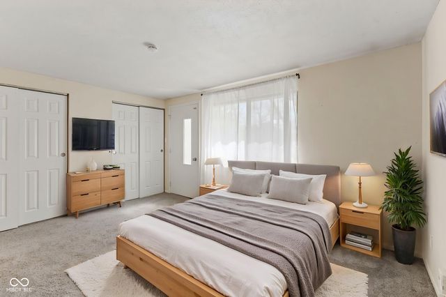 968 Greenwood Trail W, Greenwood, IN 46142