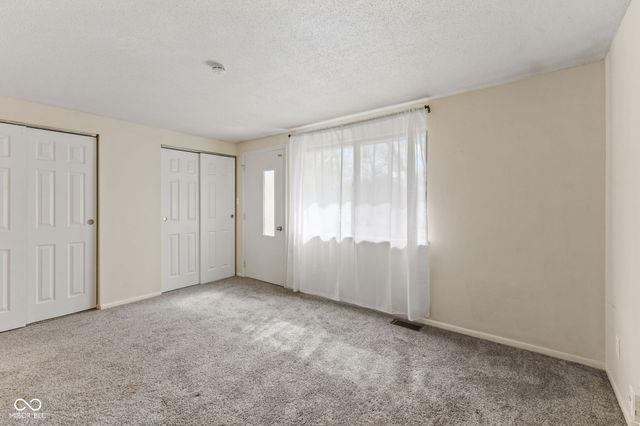 968 Greenwood Trail W, Greenwood, IN 46142