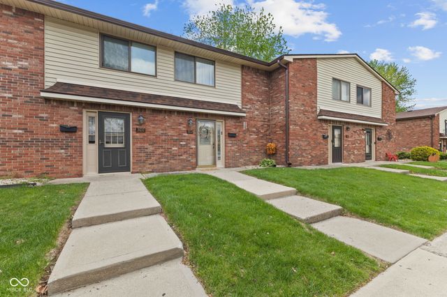968 Greenwood Trail W, Greenwood, IN 46142