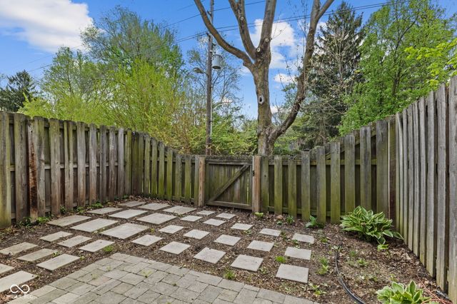 968 Greenwood Trail W, Greenwood, IN 46142