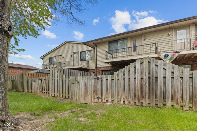 968 Greenwood Trail W, Greenwood, IN 46142