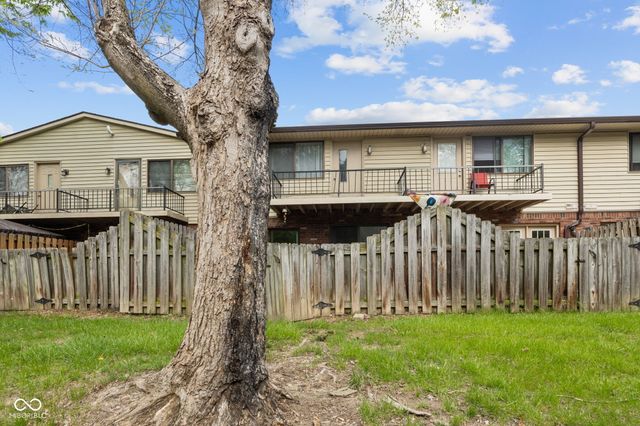 968 Greenwood Trail W, Greenwood, IN 46142