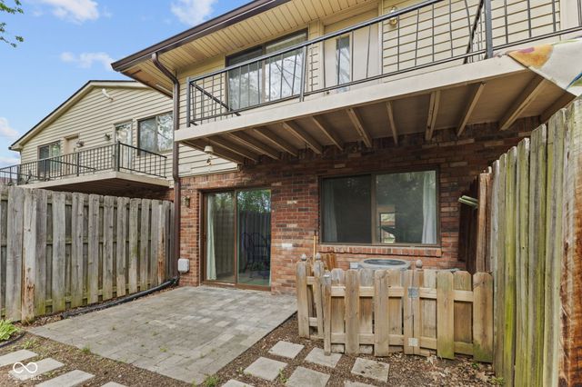 968 Greenwood Trail W, Greenwood, IN 46142