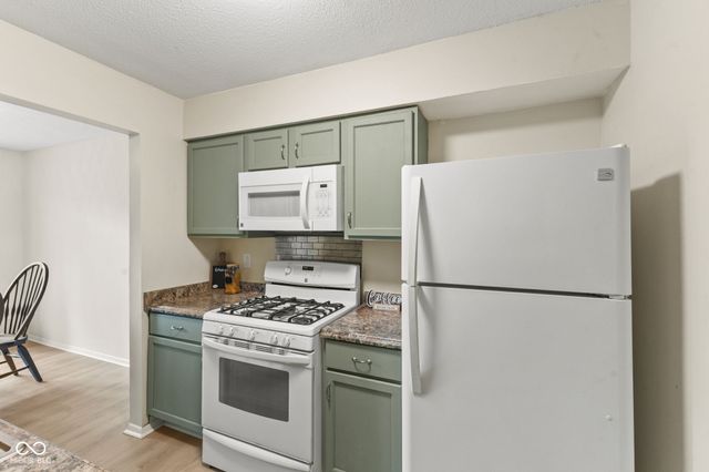 968 Greenwood Trail W, Greenwood, IN 46142