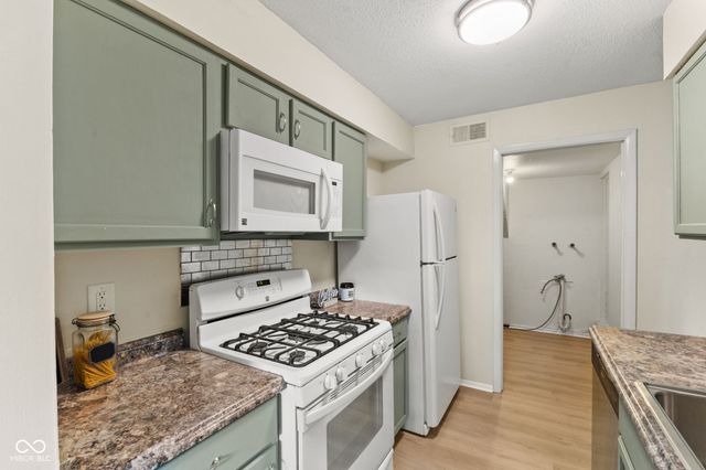 968 Greenwood Trail W, Greenwood, IN 46142