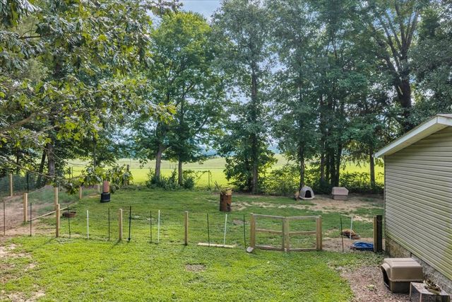 1363 Laws Rd, Mcminnville, TN 37110