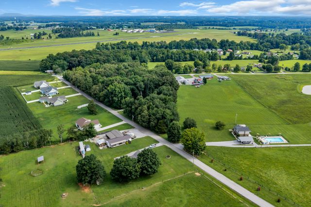 1363 Laws Rd, Mcminnville, TN 37110