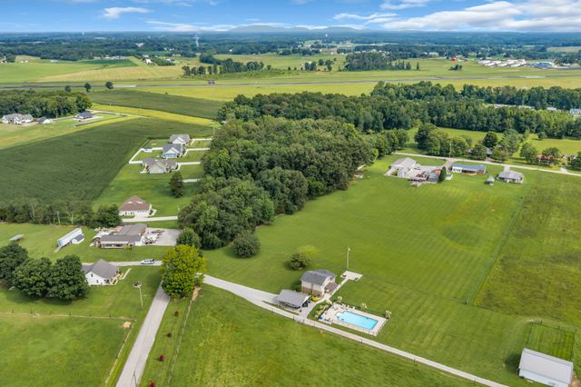 1363 Laws Rd, Mcminnville, TN 37110