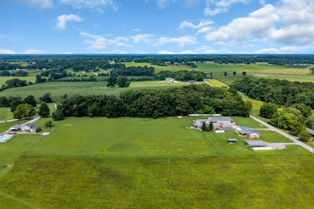 1363 Laws Rd, Mcminnville, TN 37110