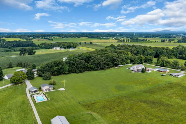 1363 Laws Rd, Mcminnville, TN 37110