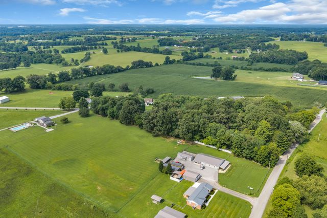1363 Laws Rd, Mcminnville, TN 37110