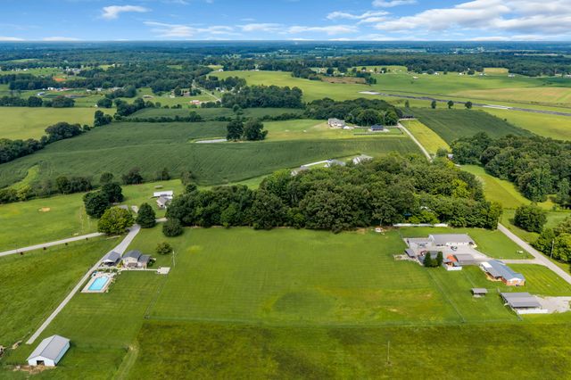 1363 Laws Rd, Mcminnville, TN 37110