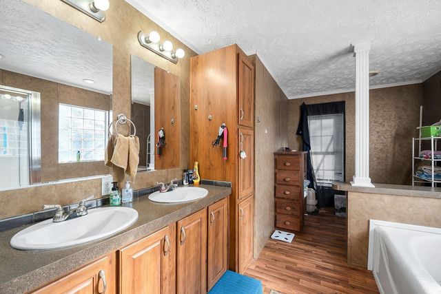 1363 Laws Rd, Mcminnville, TN 37110