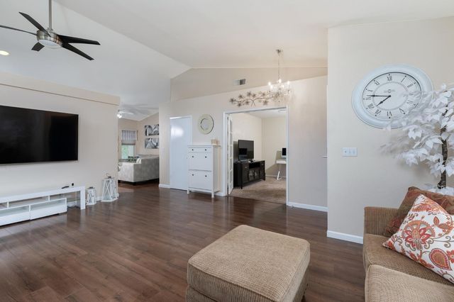 2671 Dennis Avenue, Fresno, CA 93611