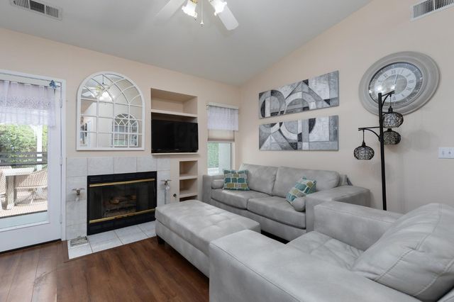 2671 Dennis Avenue, Fresno, CA 93611