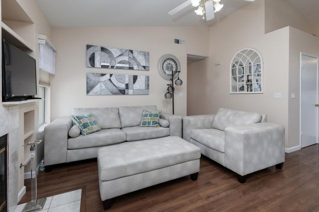 2671 Dennis Avenue, Fresno, CA 93611