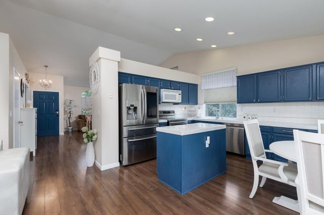2671 Dennis Avenue, Fresno, CA 93611