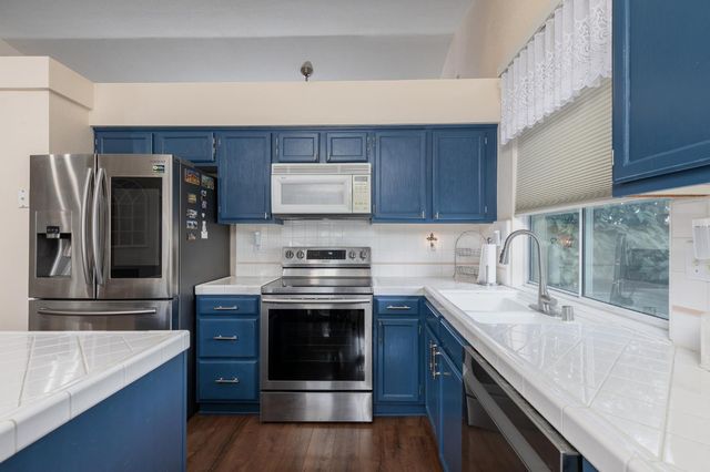 2671 Dennis Avenue, Fresno, CA 93611