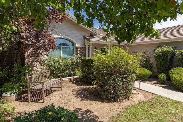 2671 Dennis Avenue, Fresno, CA 93611