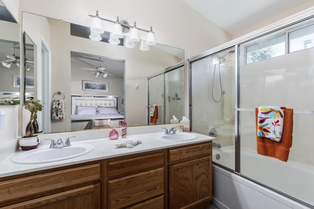 2671 Dennis Avenue, Fresno, CA 93611