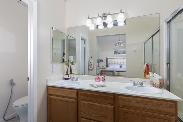 2671 Dennis Avenue, Fresno, CA 93611