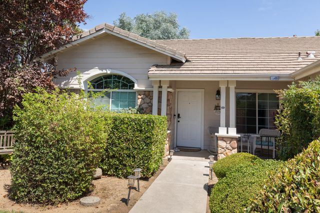 2671 Dennis Avenue, Fresno, CA 93611