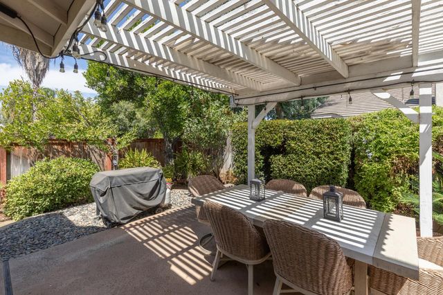 2671 Dennis Avenue, Fresno, CA 93611
