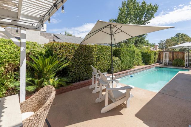 2671 Dennis Avenue, Fresno, CA 93611