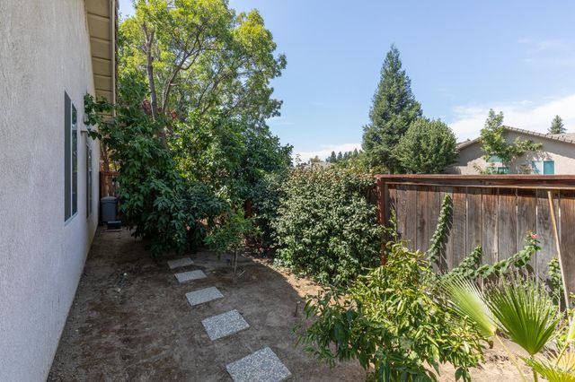 2671 Dennis Avenue, Fresno, CA 93611