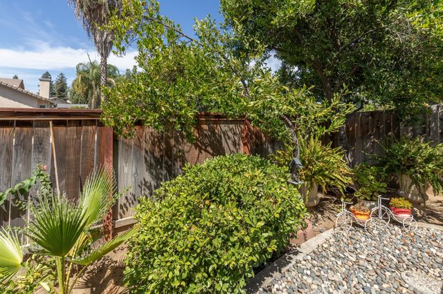 2671 Dennis Avenue, Fresno, CA 93611